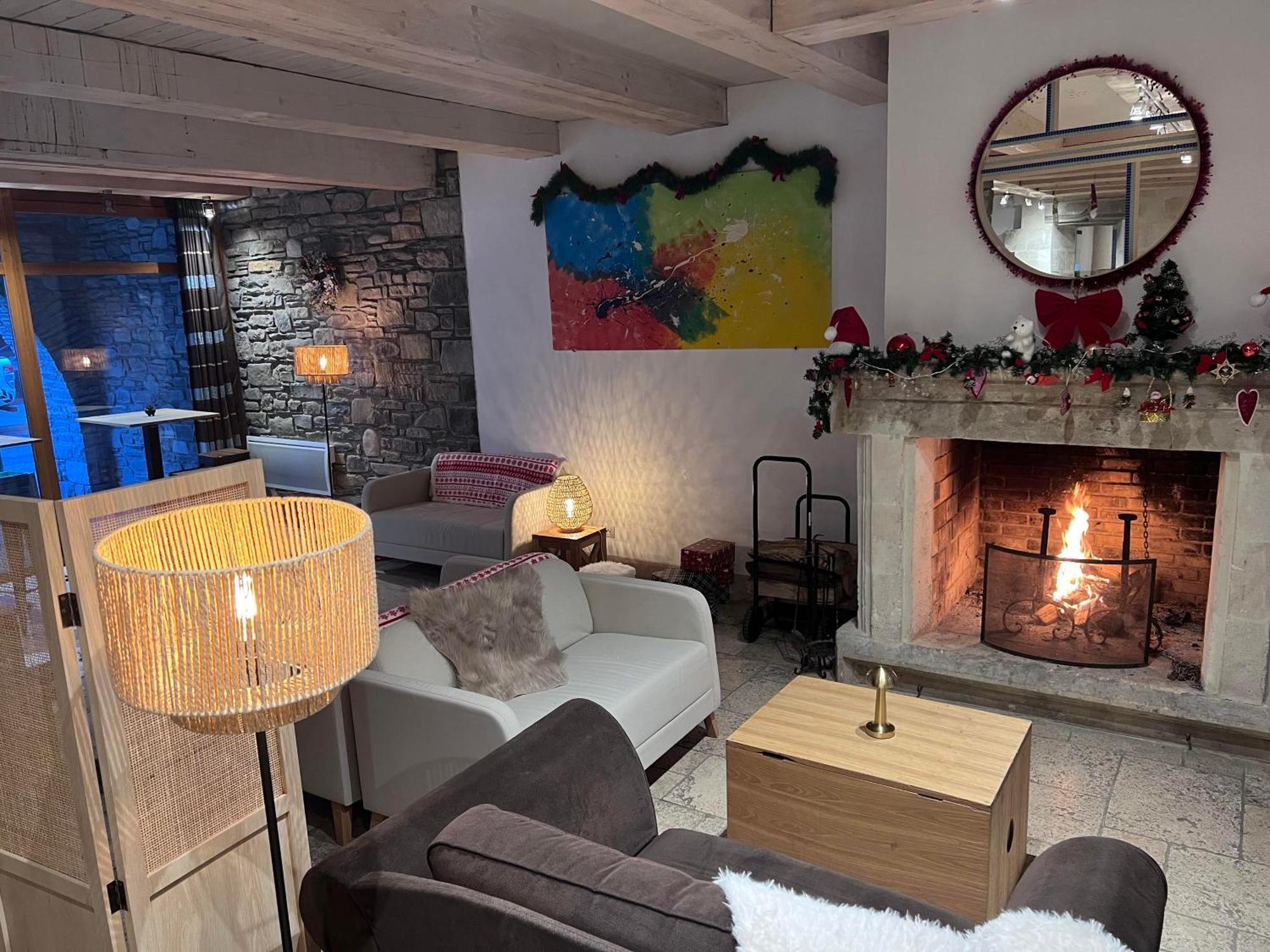 Appart Low Cost Residence 4 Etoiles Avec Piscine サン・ラリー・スラン エクステリア 写真